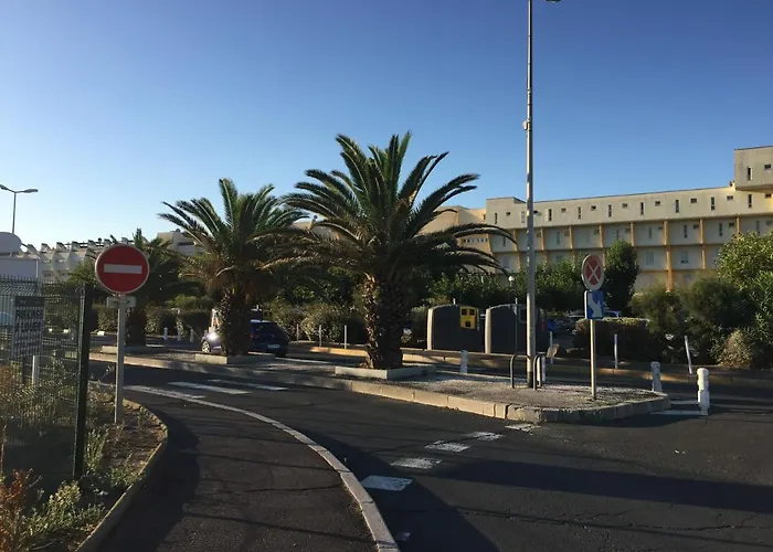 Nid Douillet Dans Les Coursives Du Village Naturiste Du Cap D Apartment *